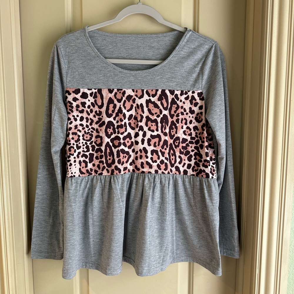 Women’s Shein Baby Doll Top; Gray/Leopard; Size Small (4)